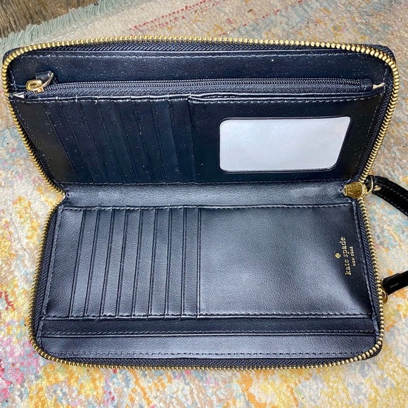 Kate Spade Wristlet with 4 compartments and credit card holder - Picture 3 of 9
